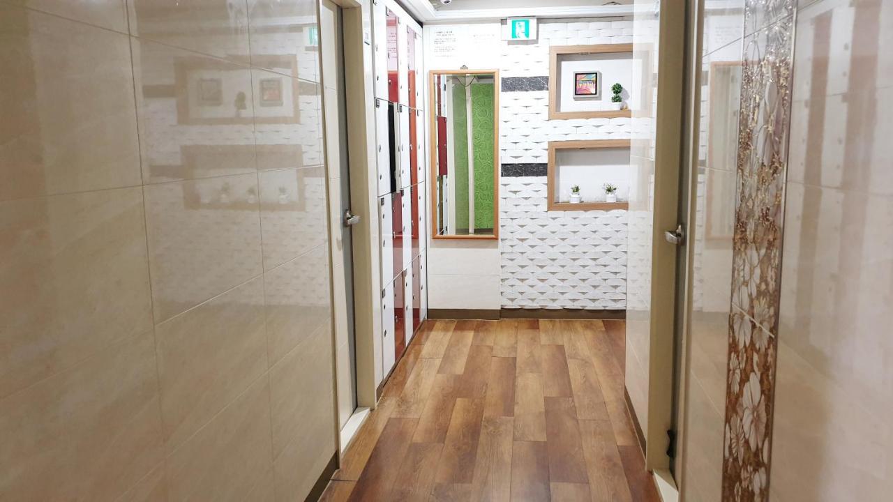Living Castle Hotel Seoul Exterior photo
